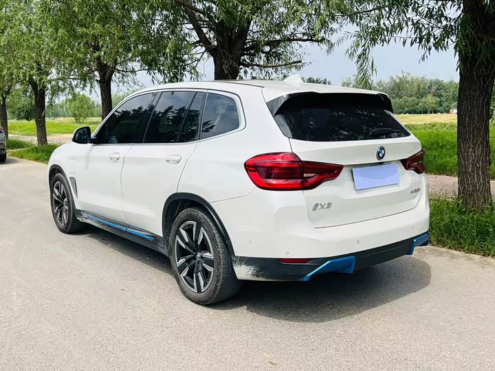 Фото 11 - BMW iX3