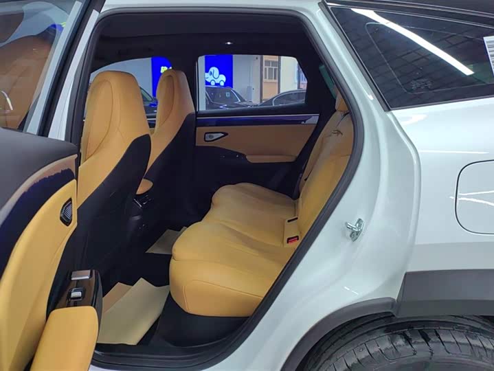 Фото 11 - Geely Galaxy L7