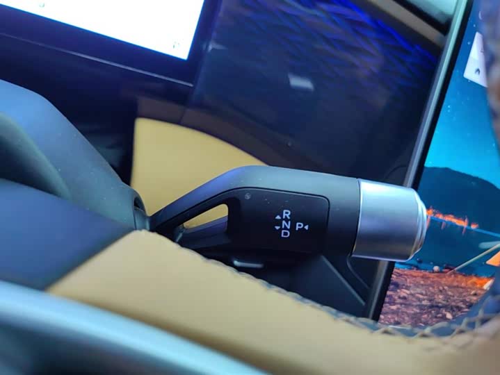 Фото 16 - Geely Galaxy L7