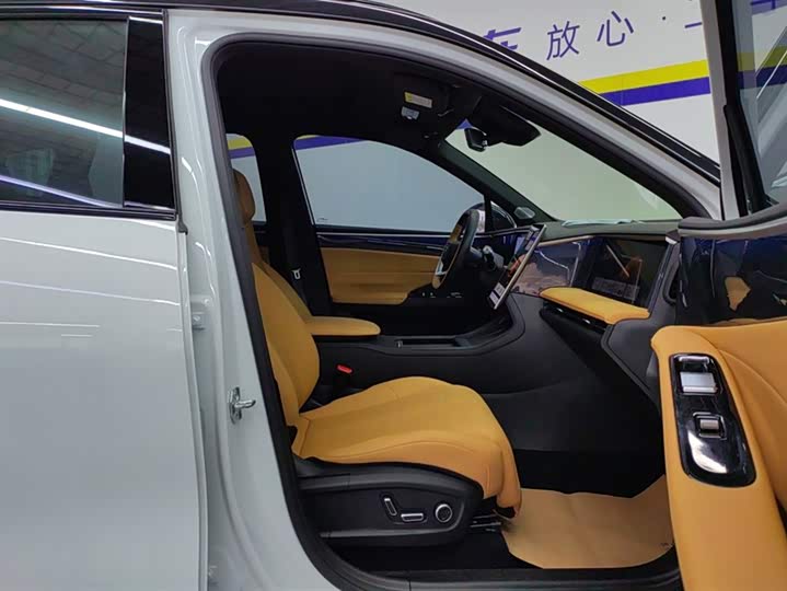 Фото 8 - Geely Galaxy L7