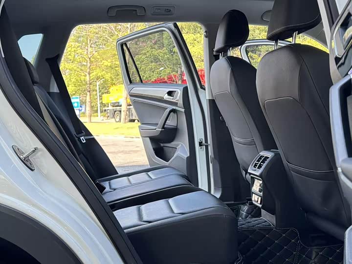 Фото 9 - Volkswagen Tayron