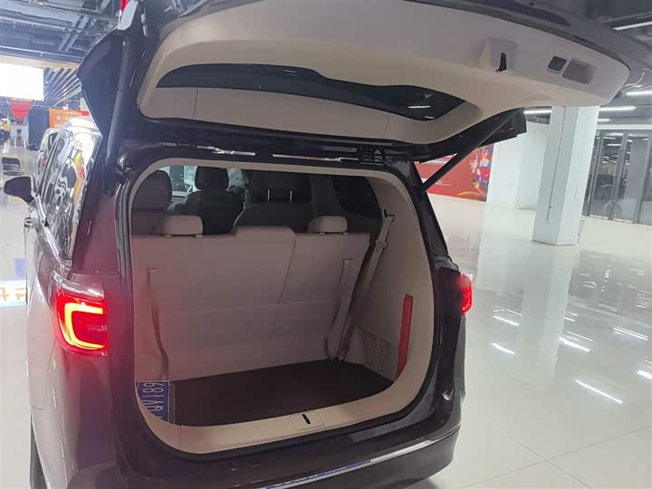 Фото 19 - Buick GL8 ES