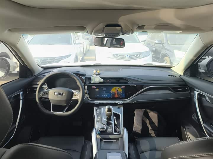 Фото 10 - Geely Atlas