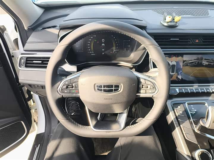 Фото 11 - Geely Atlas