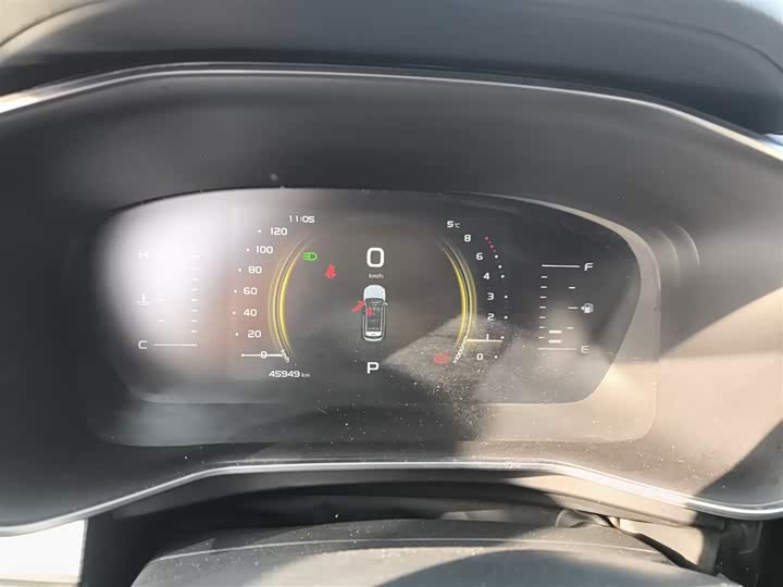 Фото 12 - Geely Atlas