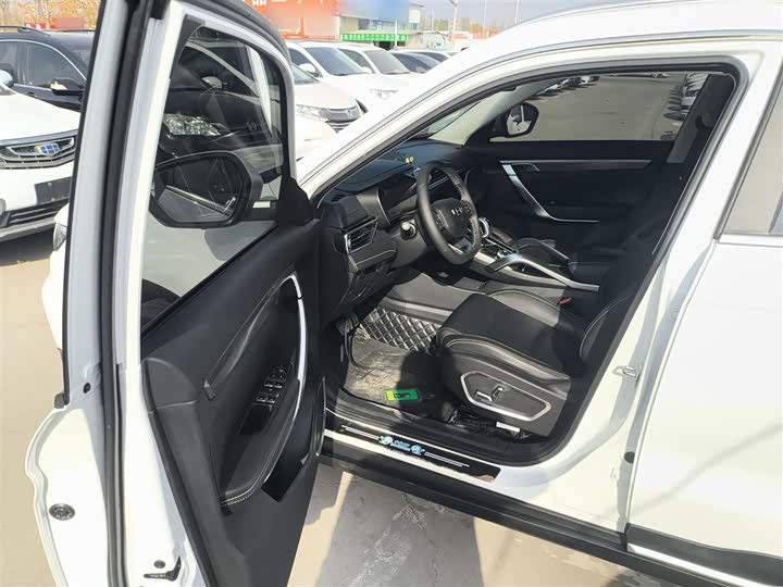 Фото 16 - Geely Atlas