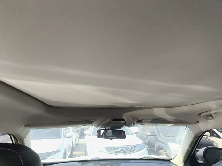 Фото 18 - Geely Atlas