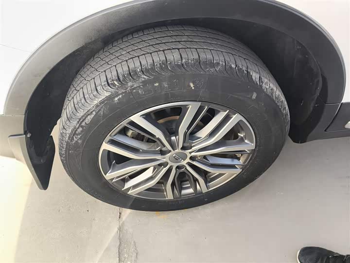 Фото 26 - Geely Atlas