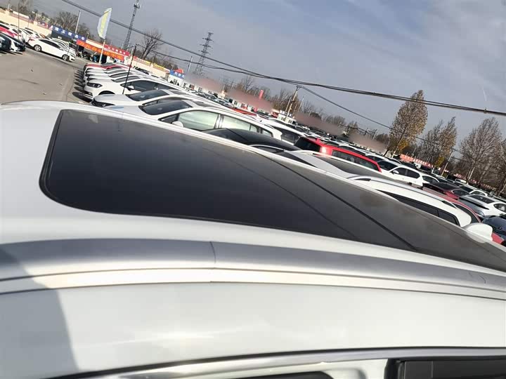 Фото 27 - Geely Atlas