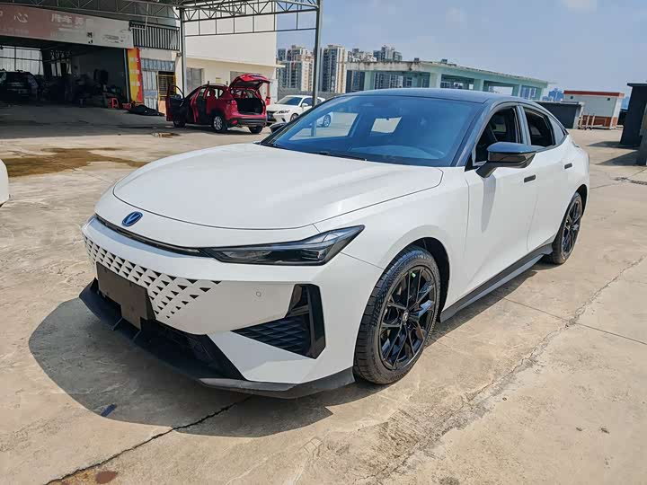 Фото 1 - Changan UNI-V