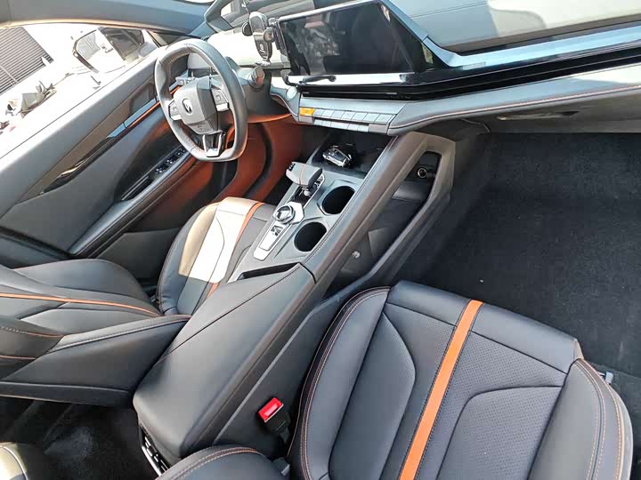 Фото 13 - Changan UNI-V