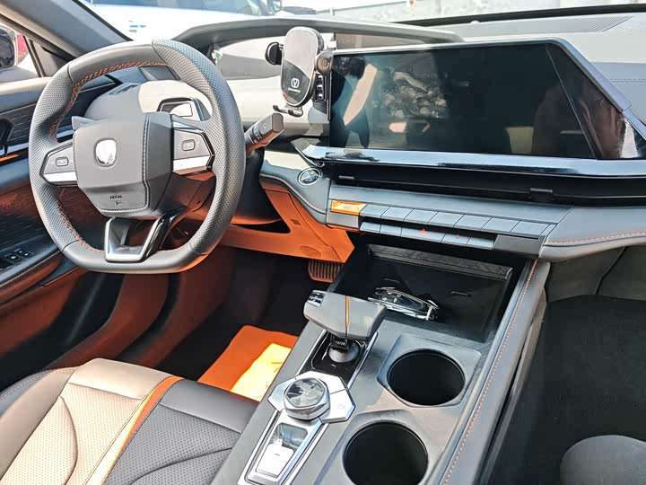 Фото 17 - Changan UNI-V