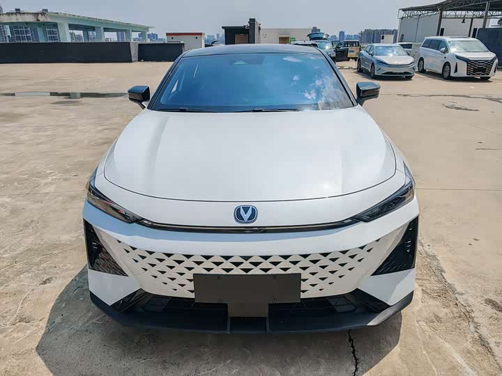 Фото 2 - Changan UNI-V