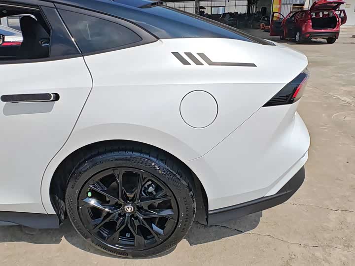 Фото 25 - Changan UNI-V