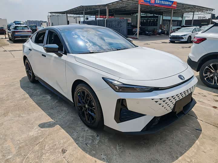 Фото 3 - Changan UNI-V