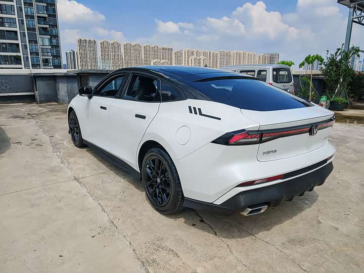 Фото 4 - Changan UNI-V