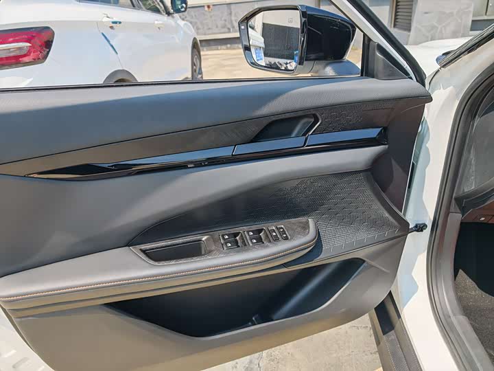 Фото 7 - Changan UNI-V