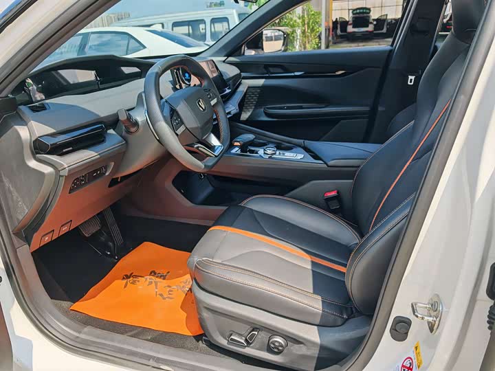 Фото 8 - Changan UNI-V