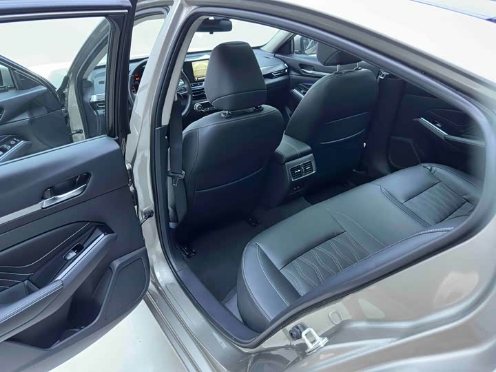 Фото 10 - Nissan Teana