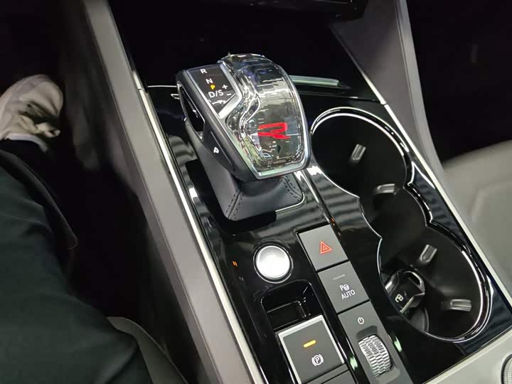 Фото 14 - Volkswagen Touareg