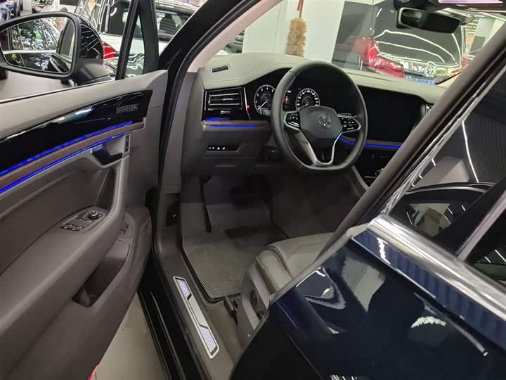 Фото 16 - Volkswagen Touareg