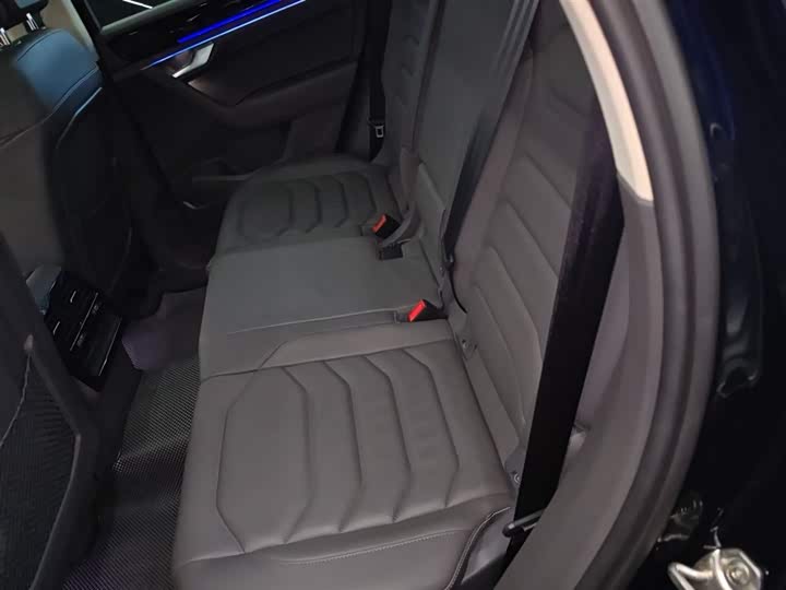 Фото 17 - Volkswagen Touareg