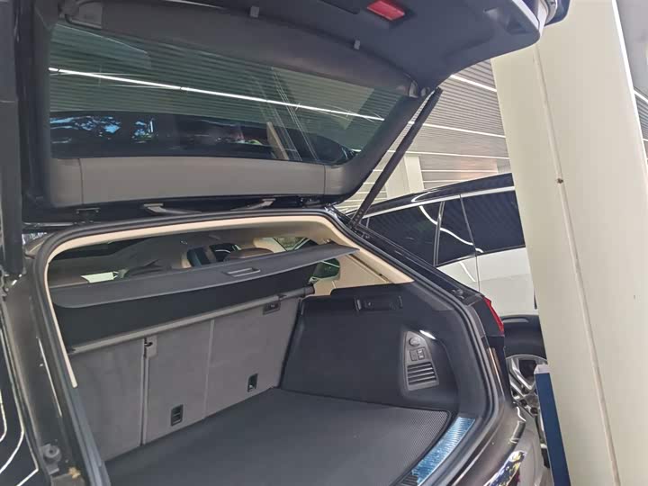 Фото 19 - Volkswagen Touareg