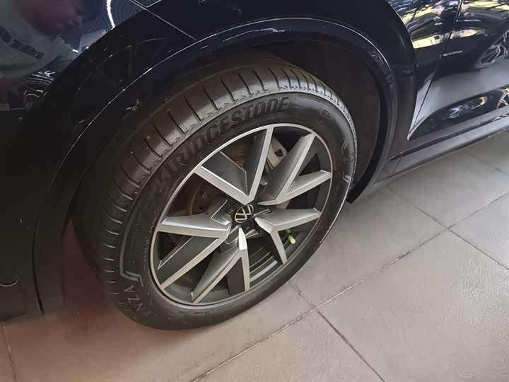 Фото 23 - Volkswagen Touareg