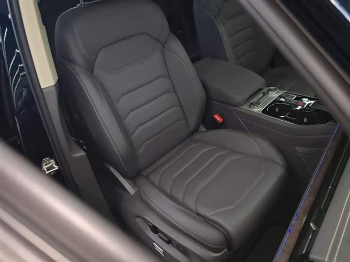 Фото 25 - Volkswagen Touareg