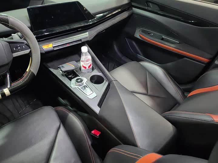 Фото 16 - Changan UNI-V