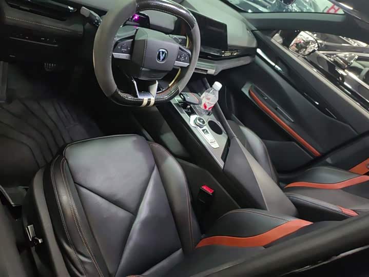 Фото 9 - Changan UNI-V