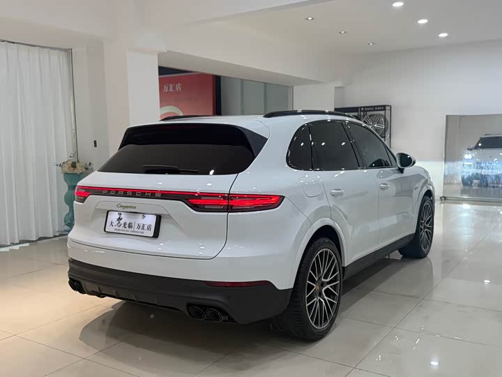 Фото 17 - Porsche Cayenne Hybrid