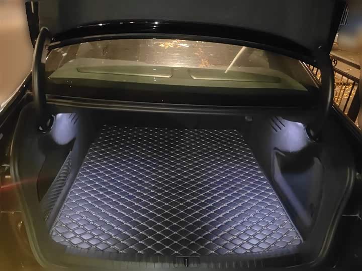 Фото 10 - Audi A6L