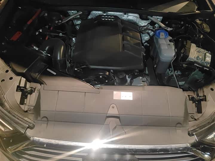 Фото 11 - Audi A6L