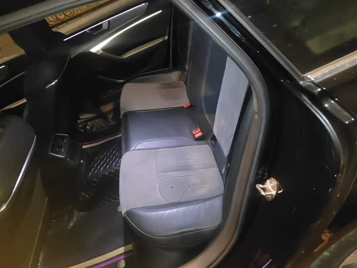 Фото 14 - Audi A6L