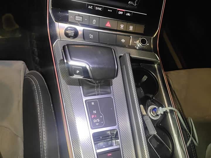 Фото 7 - Audi A6L