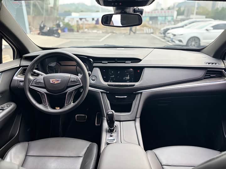 Фото 6 - Cadillac XT5