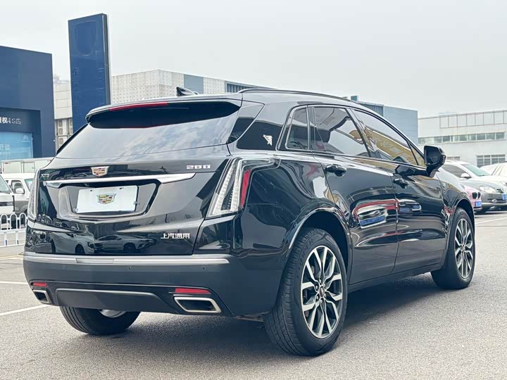 Фото 8 - Cadillac XT5