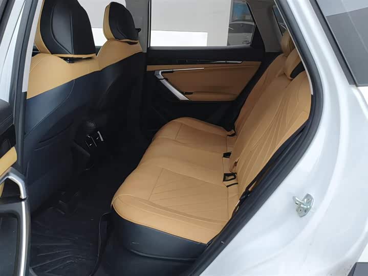 Фото 11 - Geely Atlas L