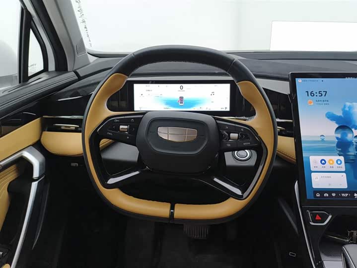 Фото 15 - Geely Atlas L