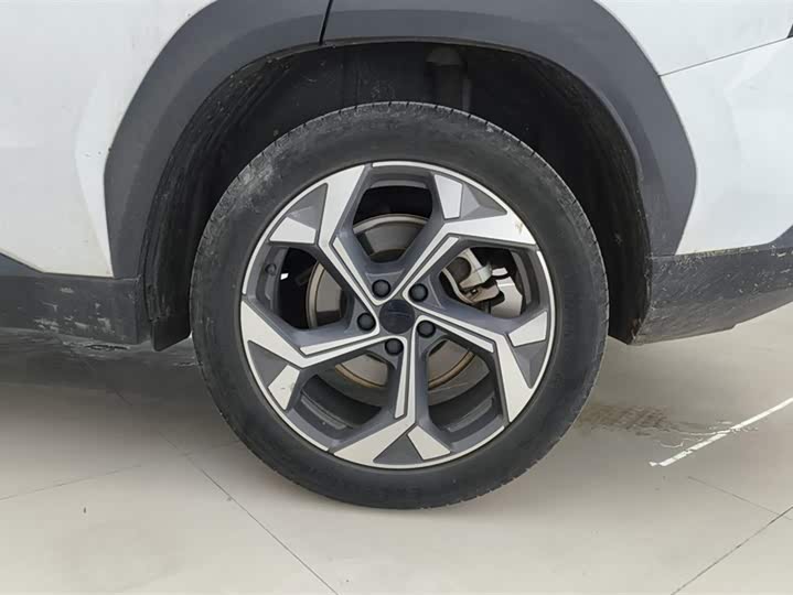 Фото 6 - Geely Atlas L