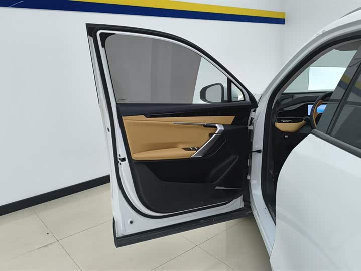 Фото 7 - Geely Atlas L