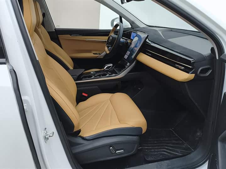 Фото 8 - Geely Atlas L