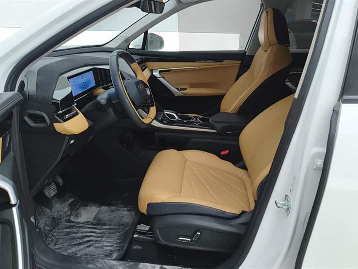 Фото 9 - Geely Atlas L