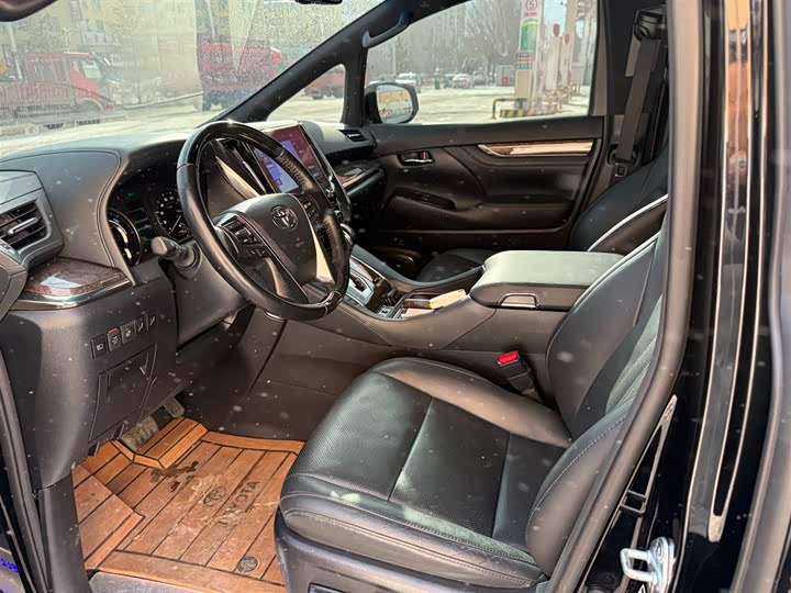 Фото 6 - Toyota Vellfire