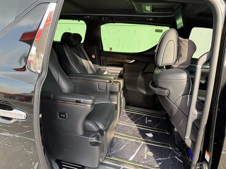 Фото 8 - Toyota Vellfire