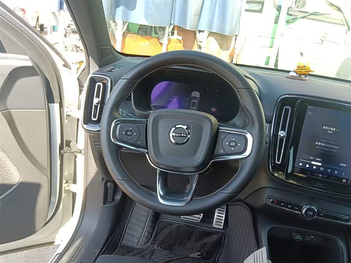 Фото 11 - Volvo XC40 EV