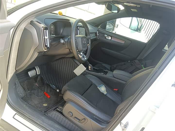 Фото 15 - Volvo XC40 EV