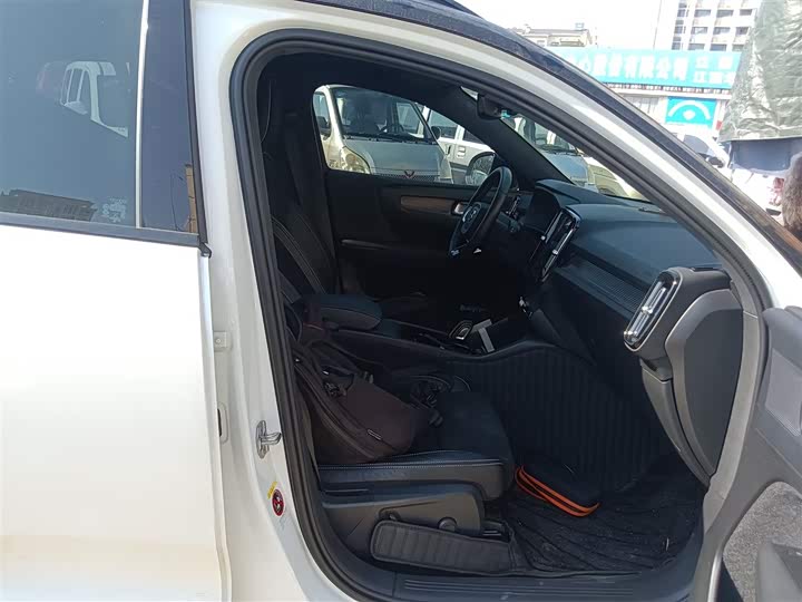 Фото 25 - Volvo XC40 EV