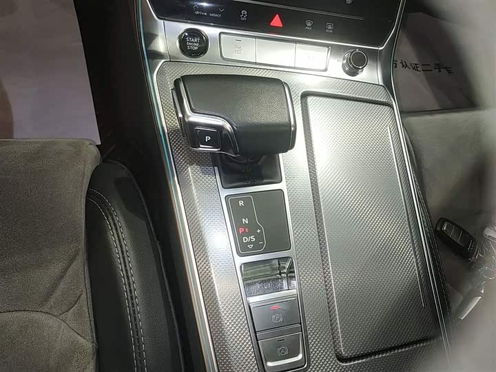 Фото 14 - Audi A6L